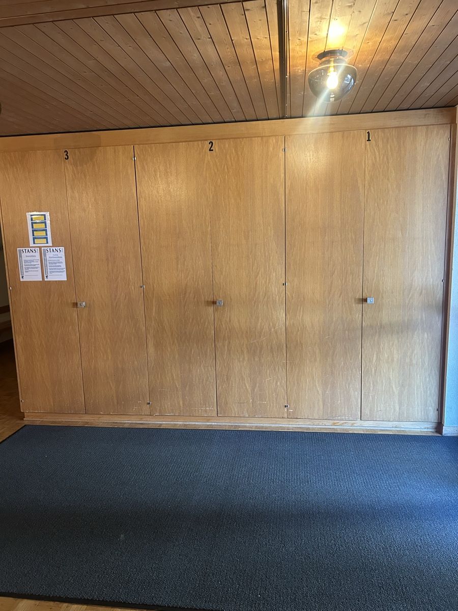 Schränke: Schrank  – Gebraucht aus Stans von Benzen