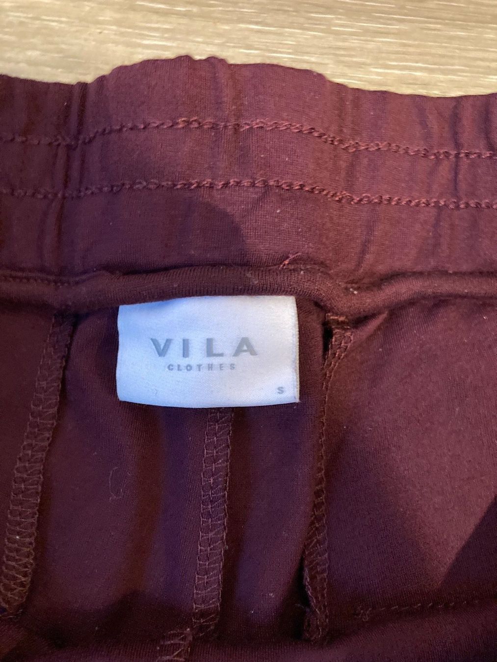 Pantaloni: Weinrote Stoffhose Gr. S – Usato da Thun venduto da Vans_98 2