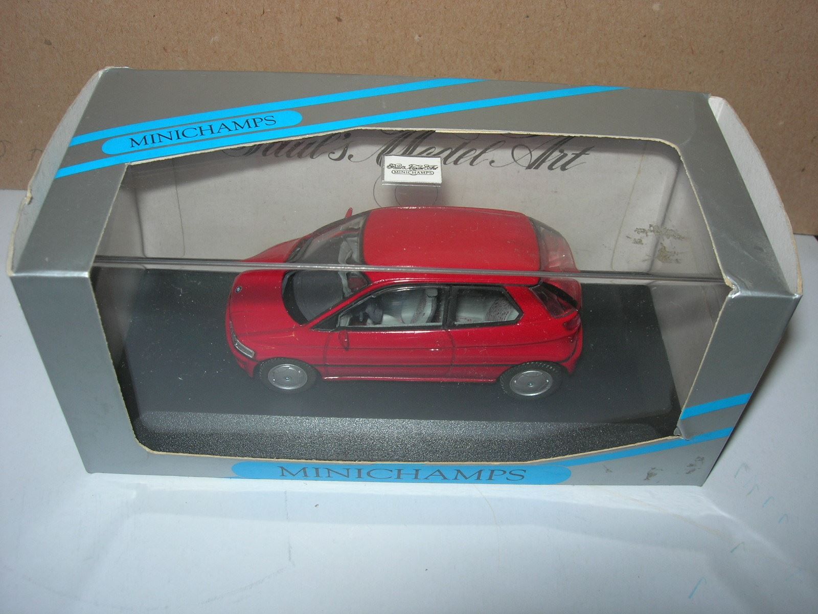 BMW Modellini d'auto: BMW E 1 rot ° Minichamps 1:43 – Nuovo e nell'imballaggio originale da Hornussen venduto da Amw 4