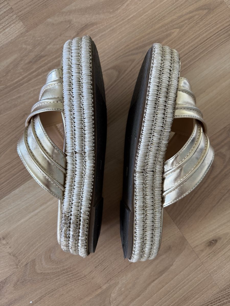 Damenschuhe: Sommerschuhe Plateau Gold – Gebraucht aus Riehen von nat_cf6t 1