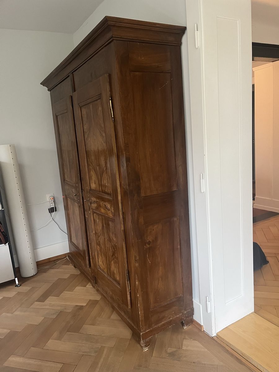 Armadi: Antiker Schrank Nussbaum – Usato da Nidau venduto da hae_2mcx 1