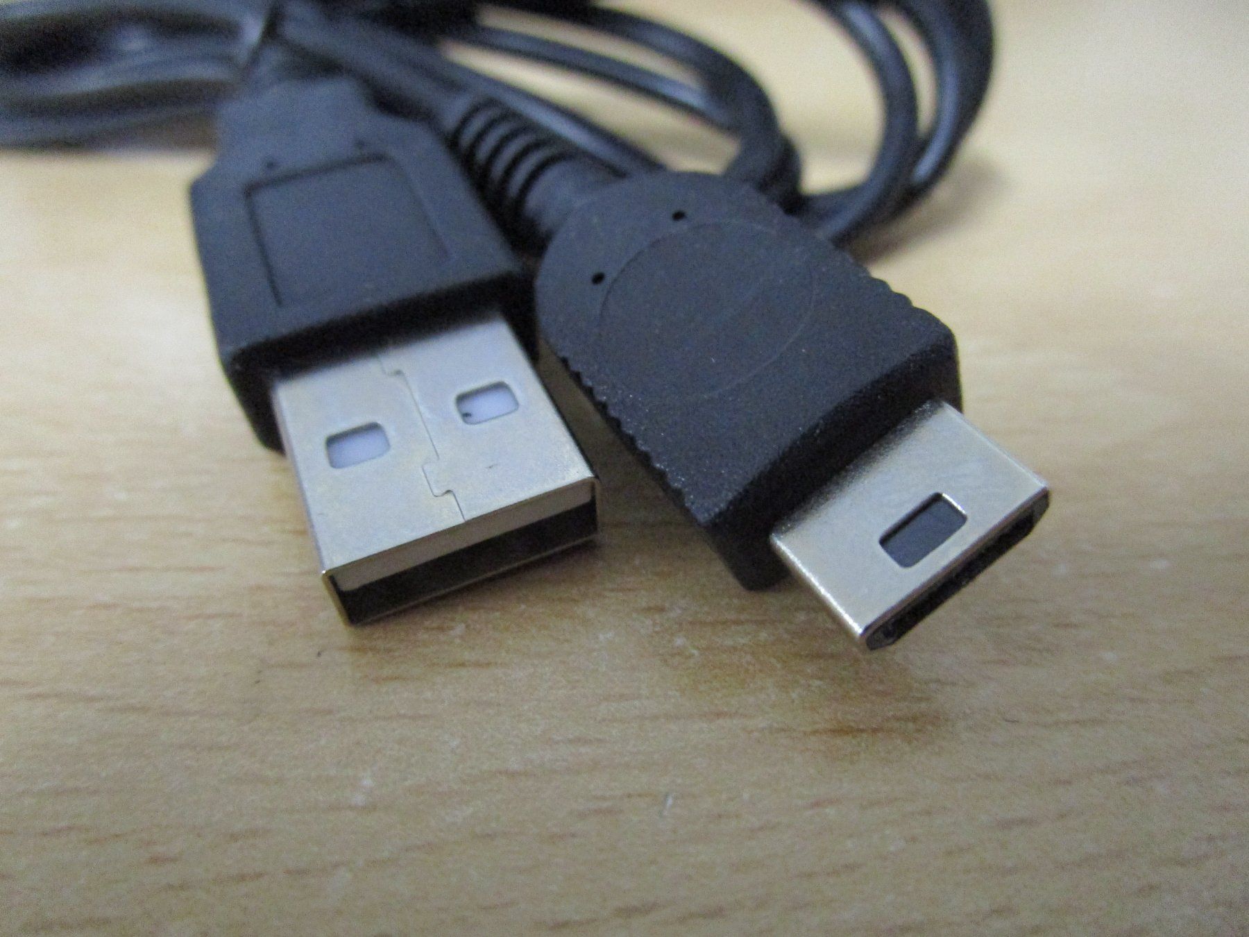 Nintendo Cavi: Game Boy Micro USB Ladekabel Neuware GBM Nintendo – Nuovo (secondo la descrizione) da Goldau venduto da agestuffer 1