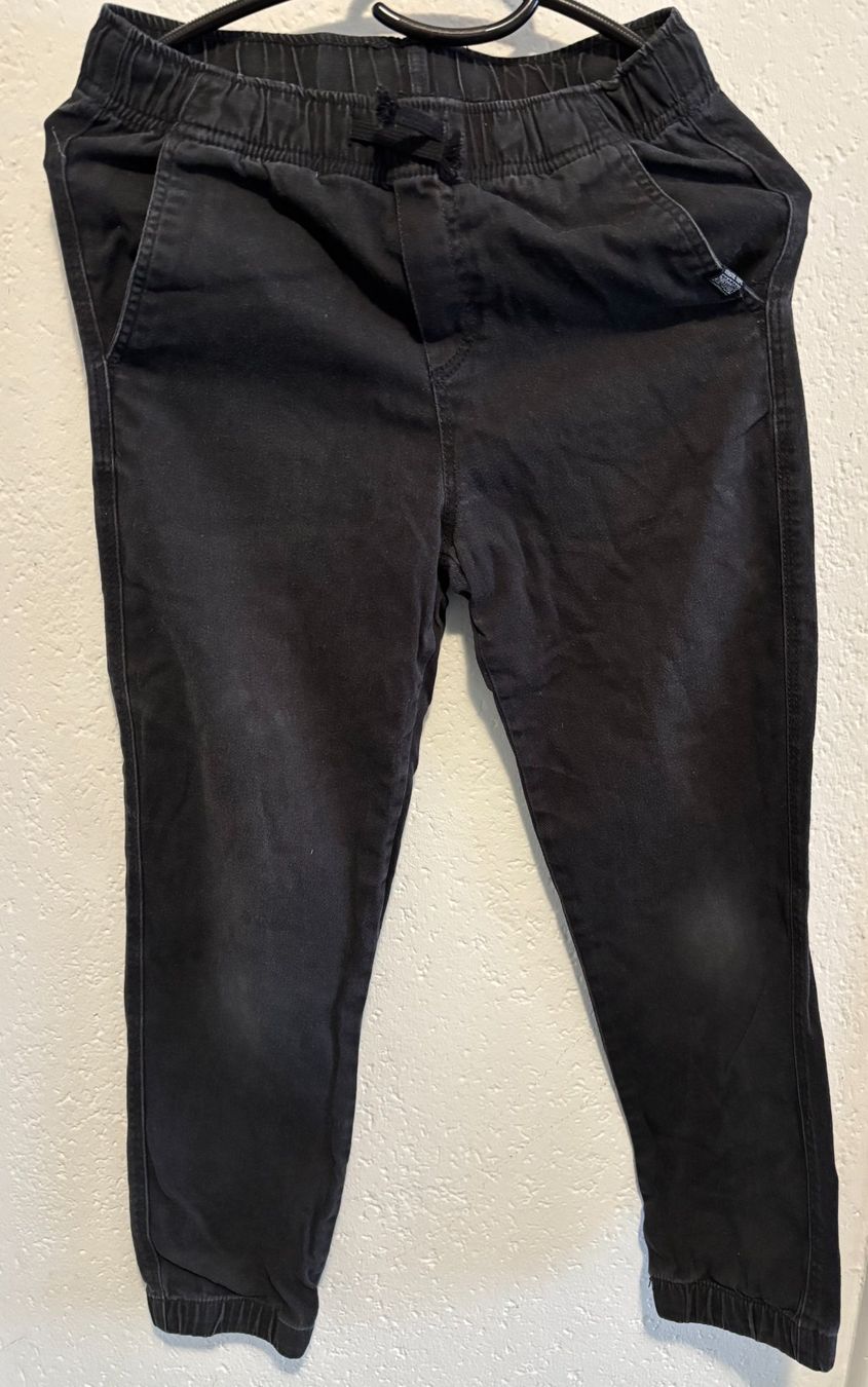 Hosen: 3 Hosen in Grösse 140 – Gebraucht aus Zürich von IlkaK 2