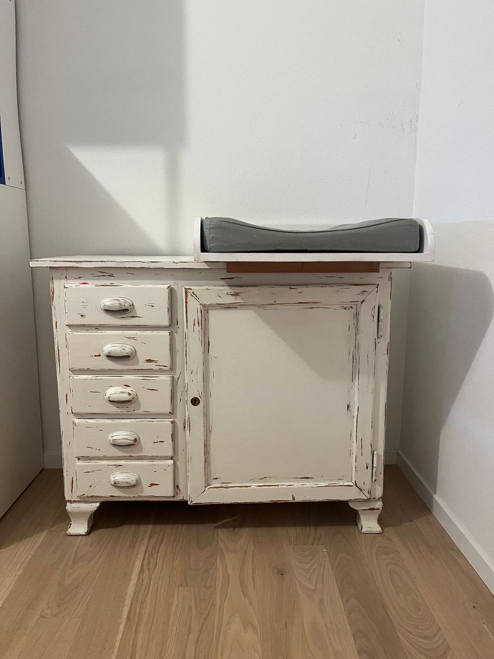 Fasciatoi & Accessori: praktische Shabby-Chic Wickelkommode – Usato da Thalwil venduto da schlluka 1