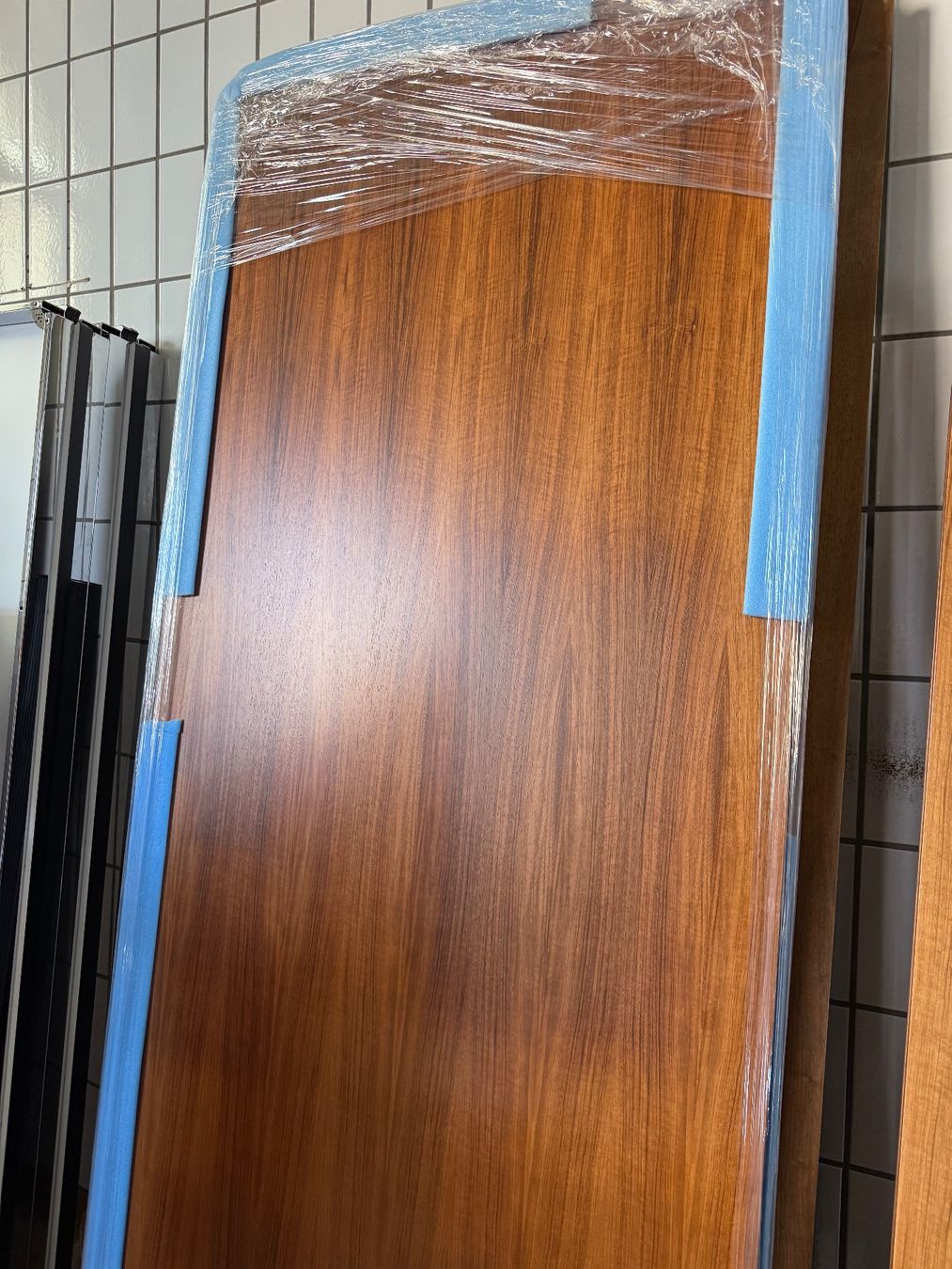 USM Tavoli: USM Haller Tisch 200×100 Nussbaum – Usato da St. Gallen venduto da MSMoebelhandel 1
