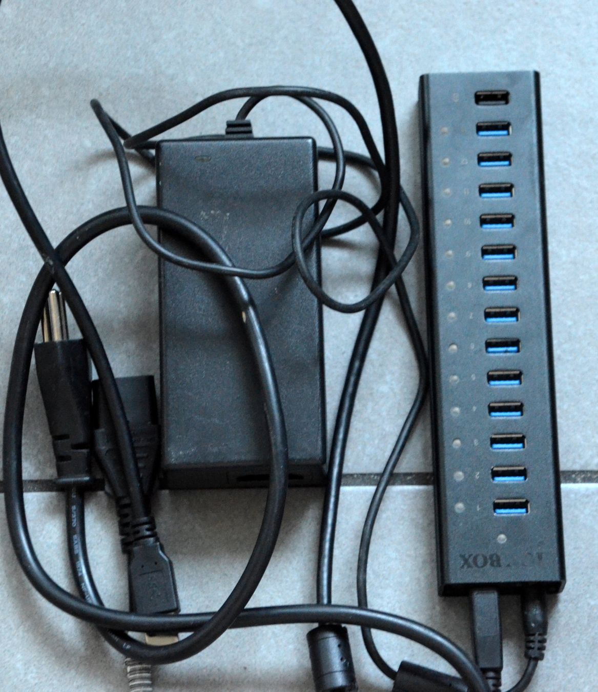 Hub & Switch: Icy Box 13 port hub USB – Usato da Collonges venduto da arashee