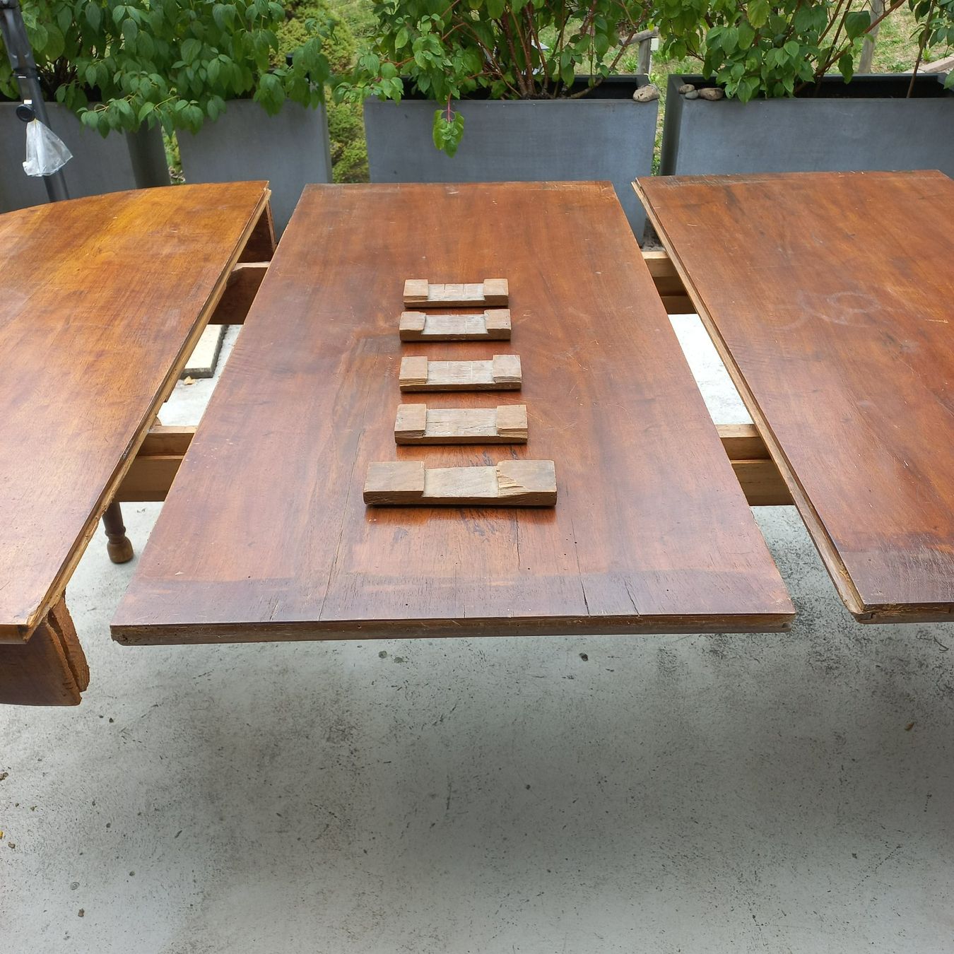 Tavoli: Tisch rund Holz – Usato da St. Gallen venduto da indonesia 8