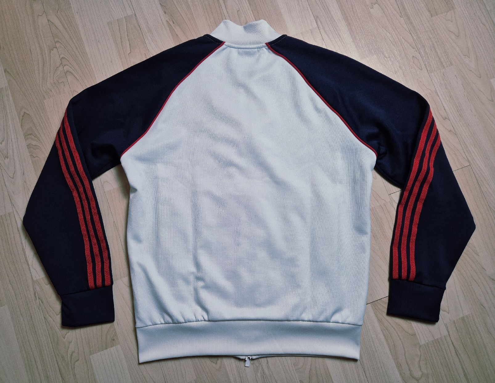 Adidas Giacche: Adidas Bomberjacke Jacke Grösse L NEU – Nuovo (secondo la descrizione) da St. Gallen venduto da CaliSunshine 1