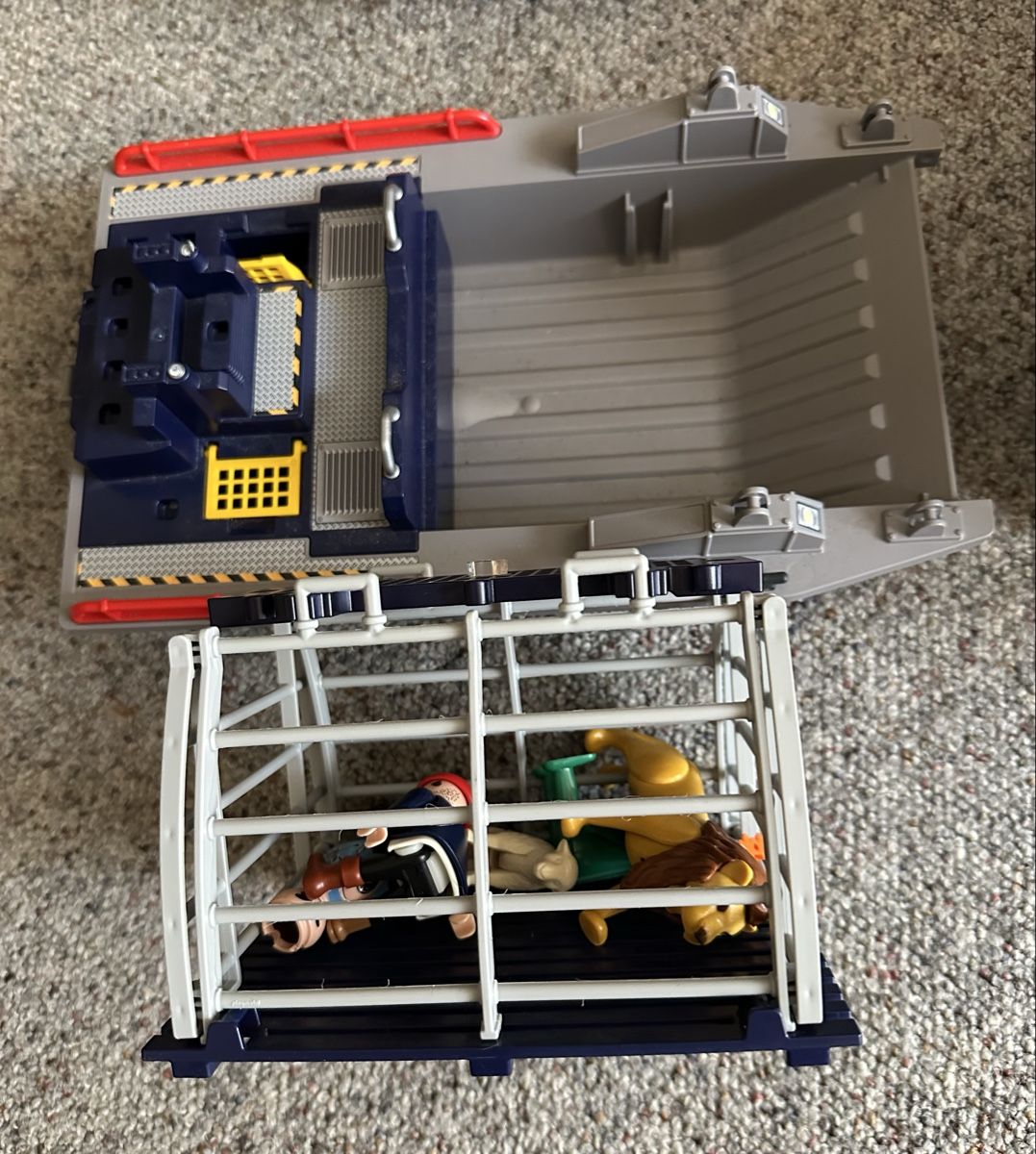 Playmobil Spielzeuge: Playmobil Feuerwehboot und Dino-Käfig Boot – Gebraucht aus Laufenburg von Mactso 3