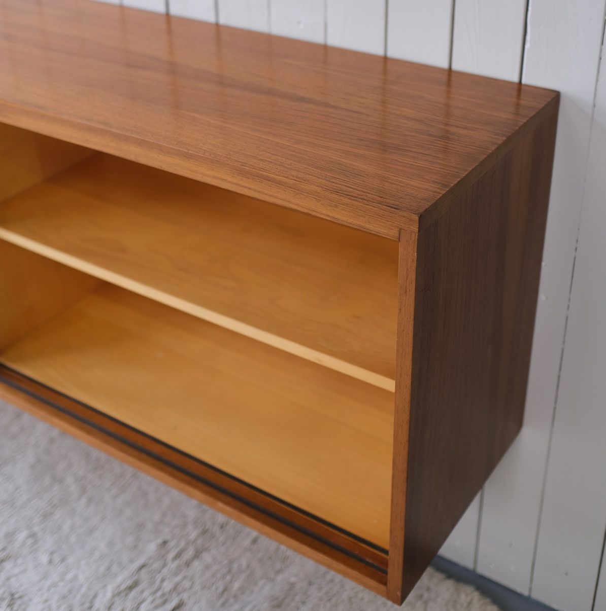 Büffets: Mid Century Sideboard / Wandmontage – Gebraucht aus Bern von Zmodern_VIN 9