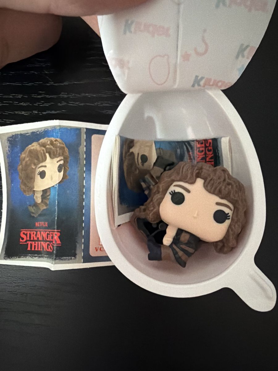Figurines: Stranger Things Nancy Figur Kinder Joy – Neuf (Voir description) à wynigen par Birnenmus