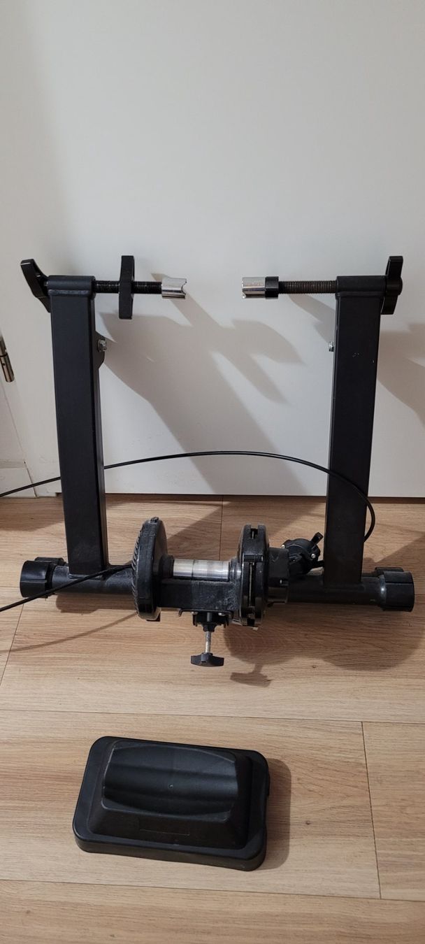 Hometrainer: Rollentrainer/Fahrradtrainer/klappbar – Usato da St. Gallen venduto da igo_k986