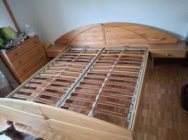 Massivholz-Doppelbett 180x200 cm