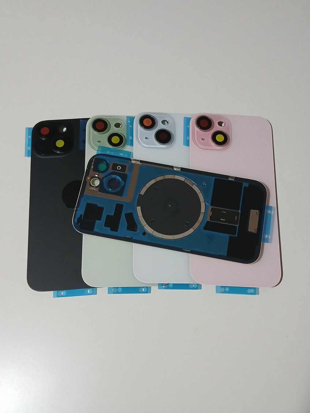 Apple Cover & Protezioni schermo: Coque arrière Iphone 15 – Nuovo e nell'imballaggio originale da Leukerbad venduto da wor_sf98 1