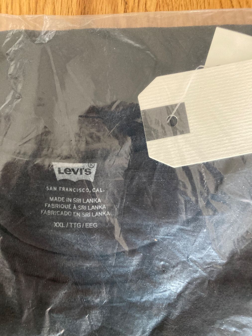 Levi's T-Shirts: Levis T-Shirt XXL – Neu und originalverpackt aus Wängi von Kaesli 1