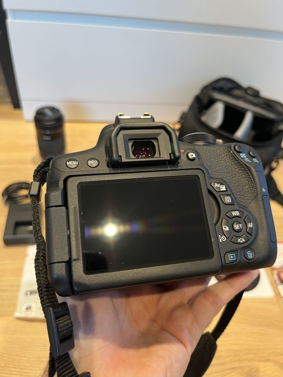 Canon Fotocamera: Canon EOS 750D Kamera Set mit Zubehör – Usato da Basel venduto da philuftikuss 3