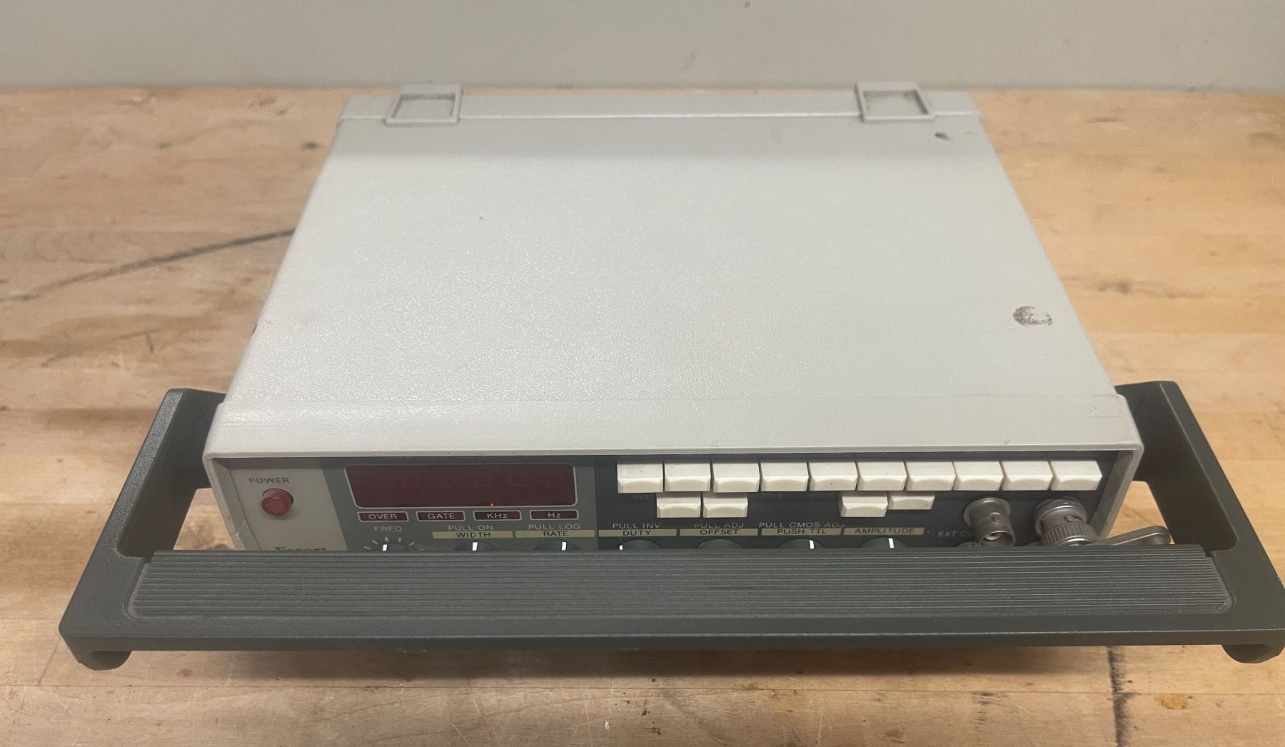 Misurare: Funktionsgenerator Escort EGC-2230 – Difettoso da Dänikon ZH venduto da Baeriswyl 3