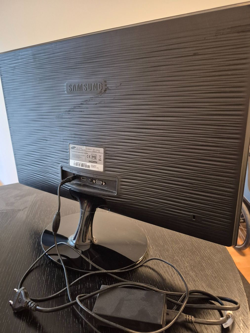 Samsung Monitor: Bildschirm Samsung 24 Zoll – Usato da Biel/Bienne venduto da Amylee01 1