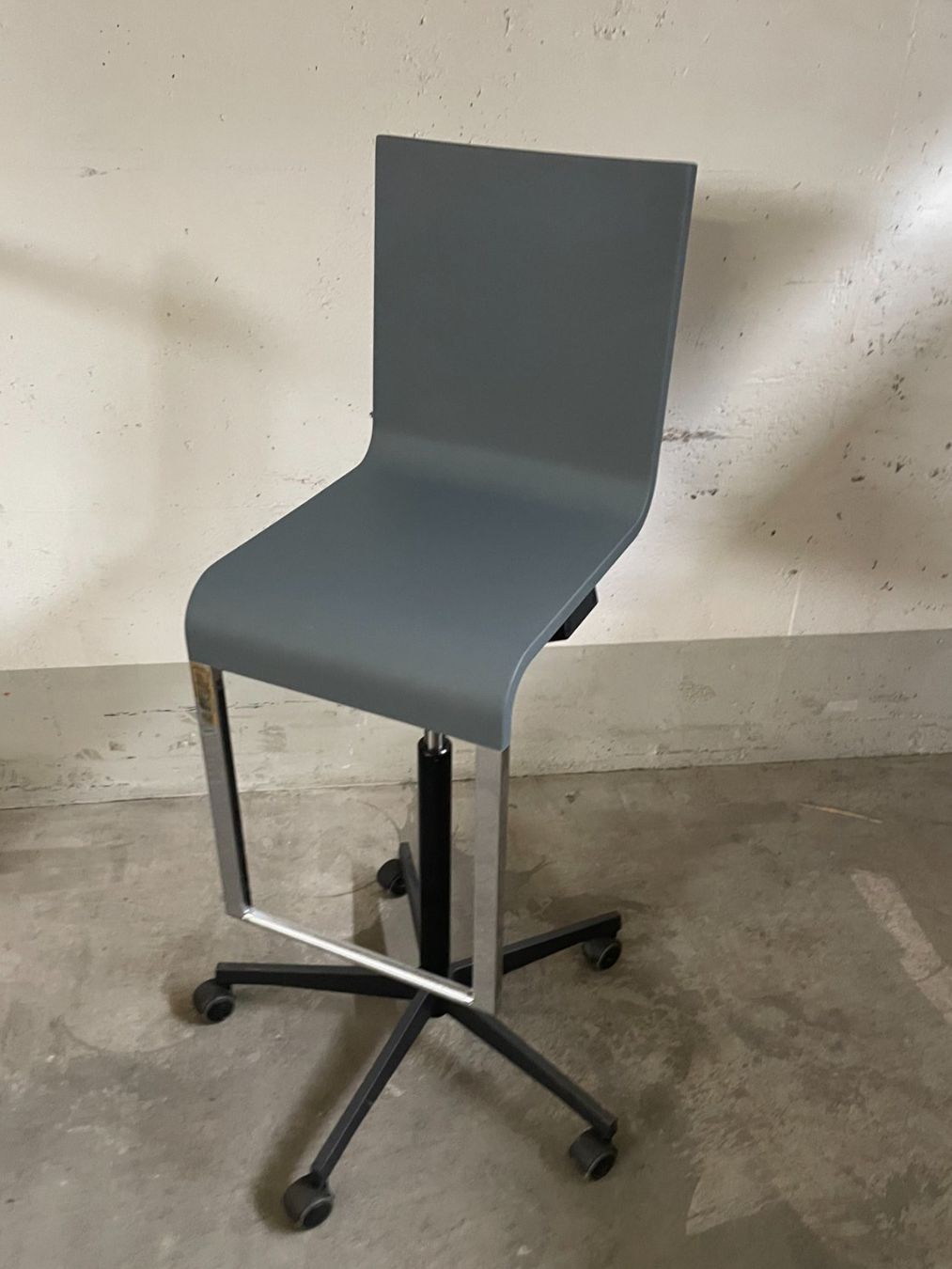 Vitra Seggioloni: Vitra HAL Barstuhl .03 hoch – Nuovo (secondo la descrizione) da Biel/Bienne venduto da Bureaurama