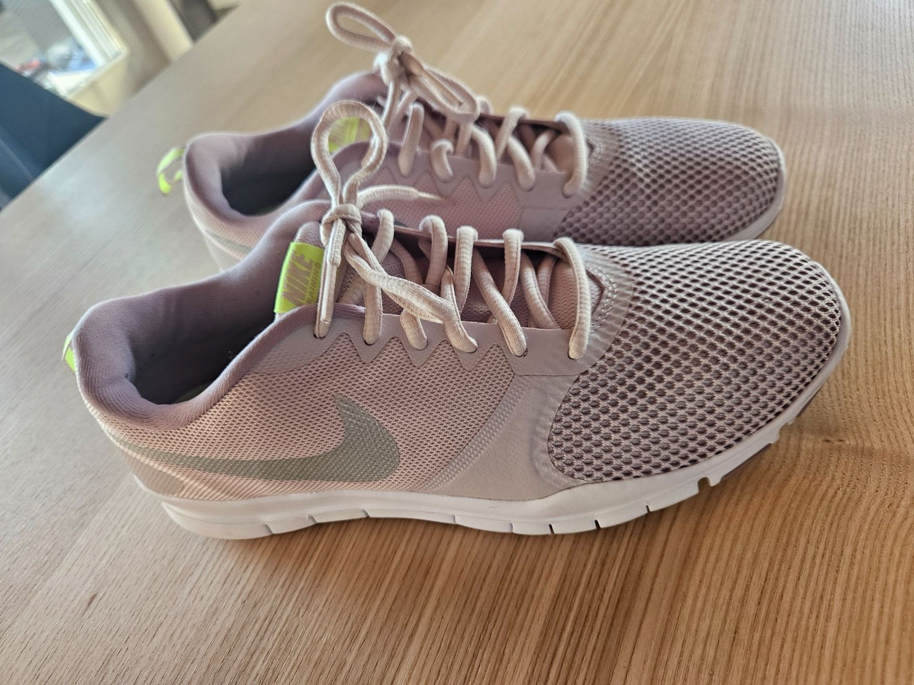 Nike Scarpe da donna: Nike Flex Damen Turnschuhe, Grösse 41 – Usato da Oberhelfenschwil venduto da tup12