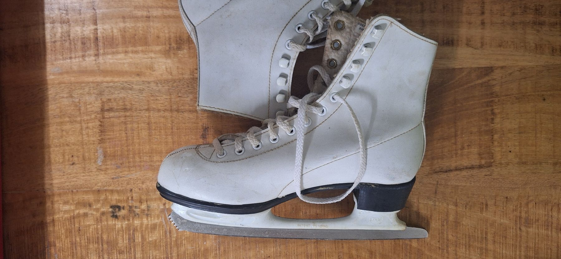Pattini da ghiaccio: Eislaufschuhe Acro Professional weiss Grösse 38 – Usato da Gretzenbach venduto da Chillkrot 1