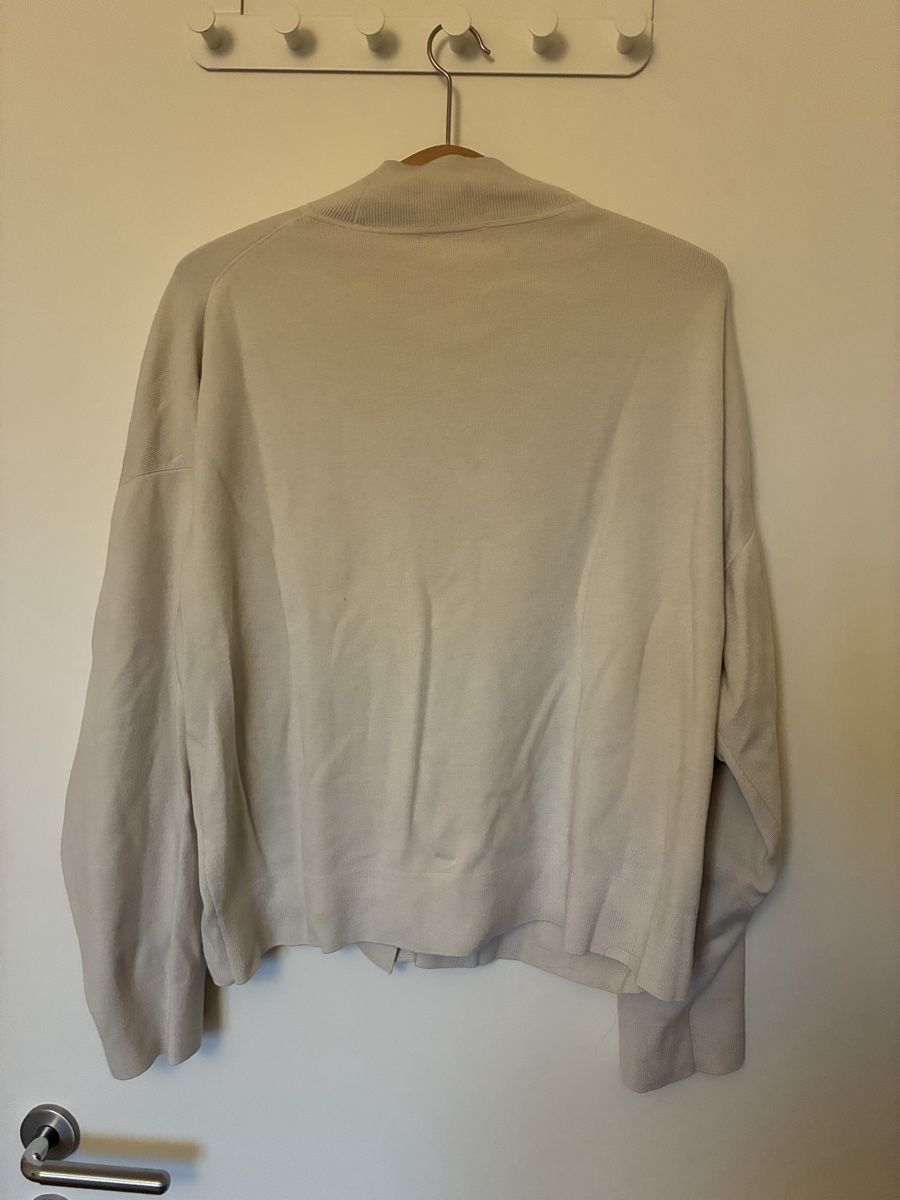 Cos Giacche: COS Cardigan mit Makel – Usato da Wädenswil venduto da Gilmored83 4