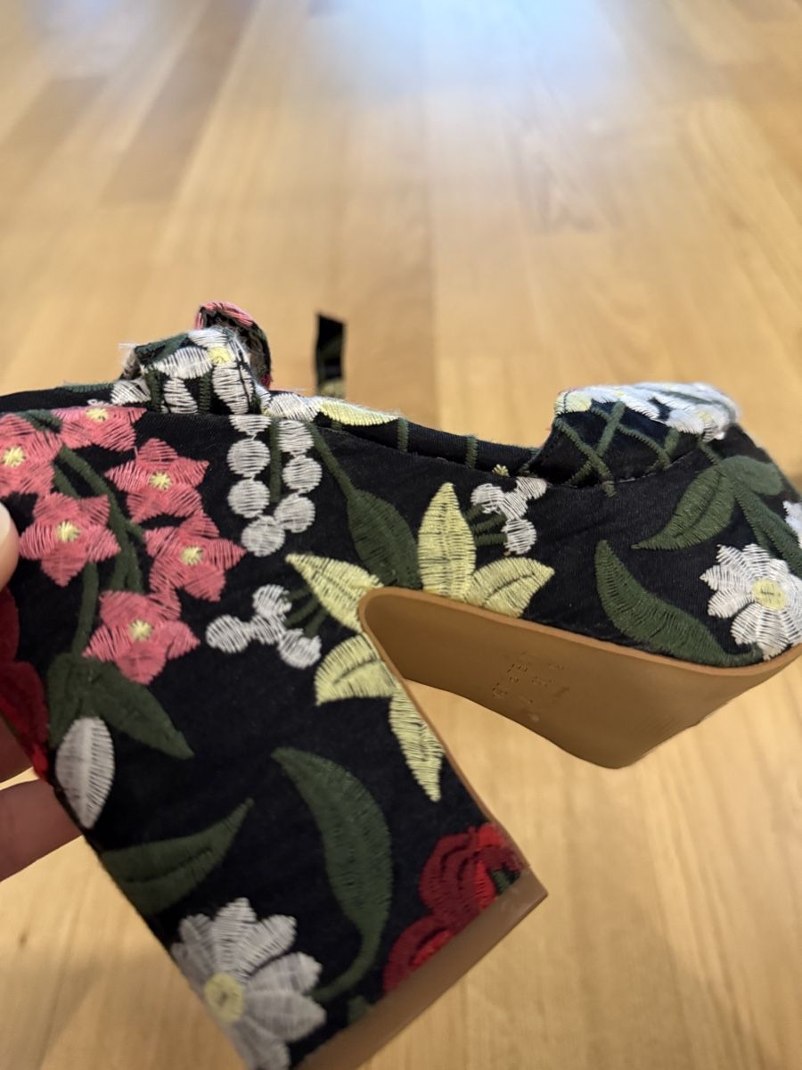 Primark Scarpe da donna: Bestickte High Heels mit Blumenmuster – Nuovo e nell'imballaggio originale da Döttingen venduto da SenKirman 3
