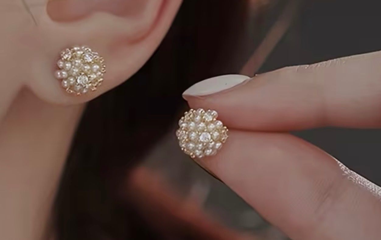 Ohrringe & -stecker: Vieux clous d’oreilles plaqués or petites perles neuves – Neu (gemäss Beschreibung) aus Kloten von Vermicelles 2