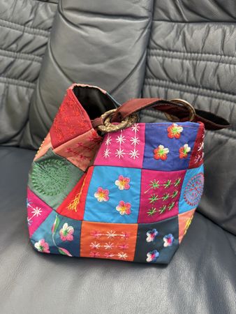 Tasche Asien Patchwork bestickt mit Henkel guter Zustand