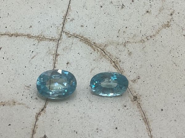 Pietre preziose: Zirkone 2 Stück, zusammen 2.3ct – Nuovo (secondo la descrizione) da luzern venduto da Alpendorf1 1