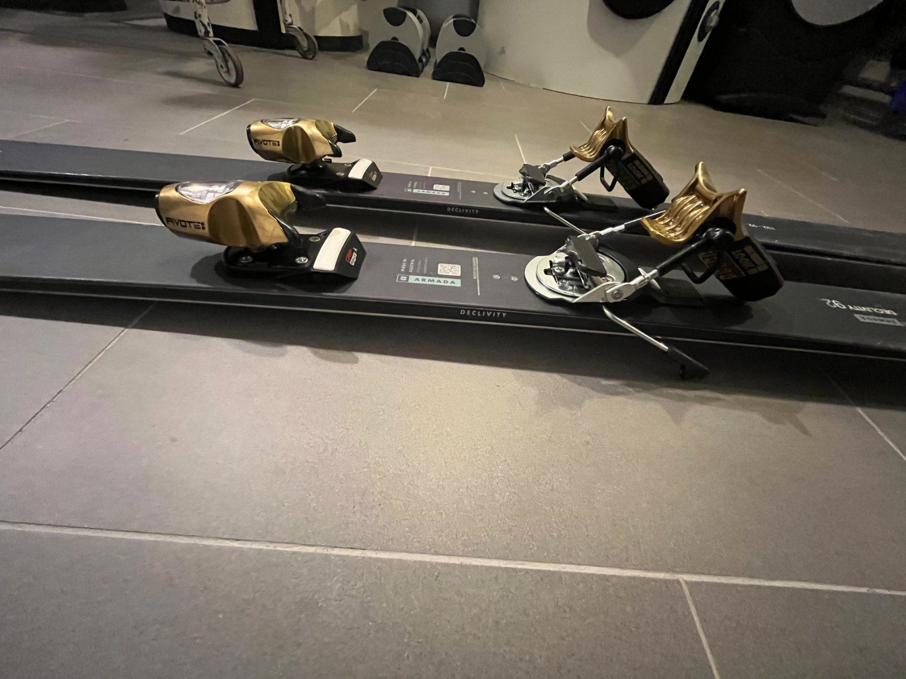 Armada Sci: 2026 Armada Declivity 92Ti / 180cm mit Look Pivot 15 – Usato da Marly venduto da cottingreto 5