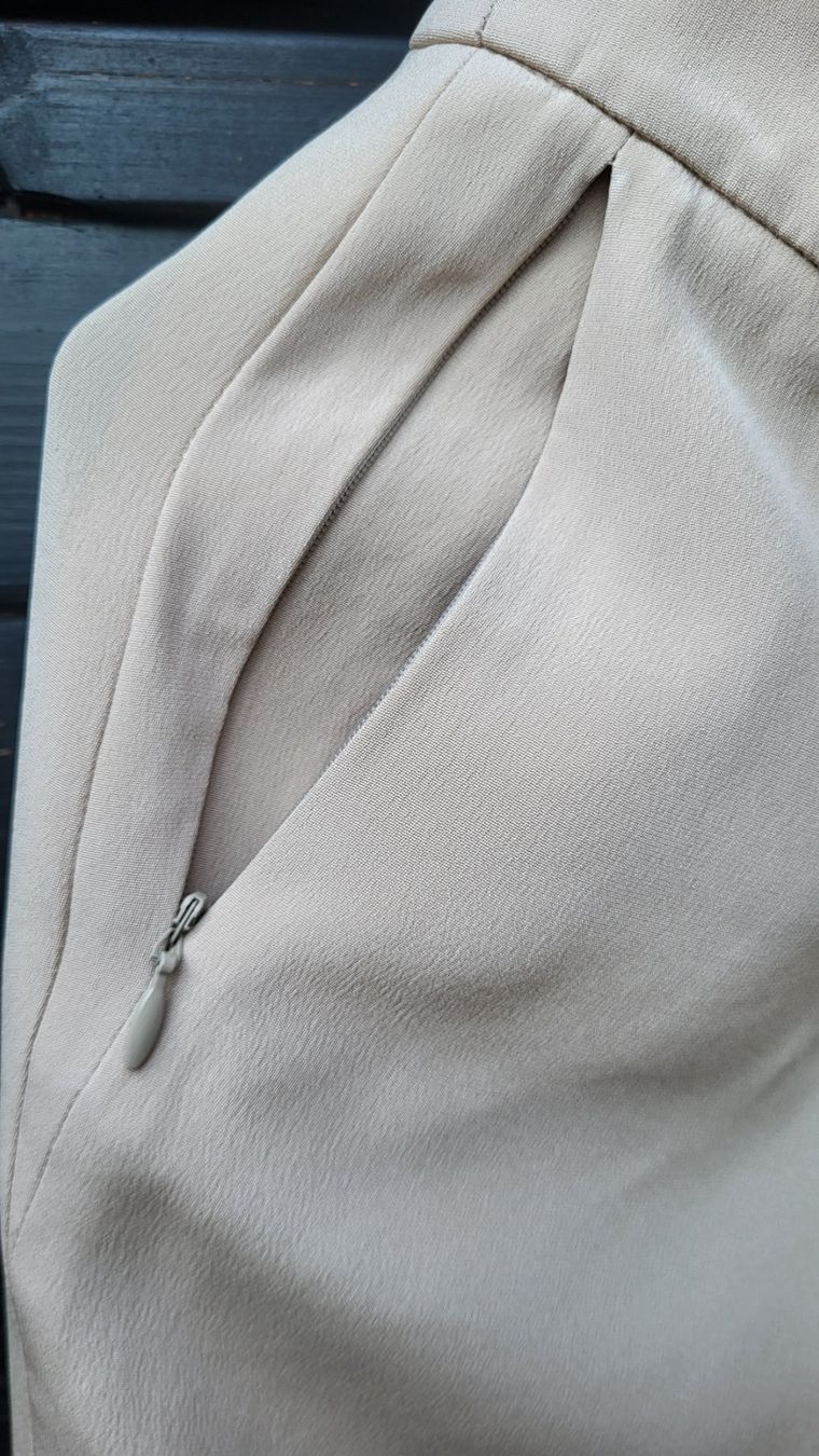 Pantaloni: Pantalon beige en soie – Nuovo (secondo la descrizione) da Fribourg venduto da VictoriaShop7 5