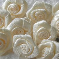 10 roses satin 2 cm CREME