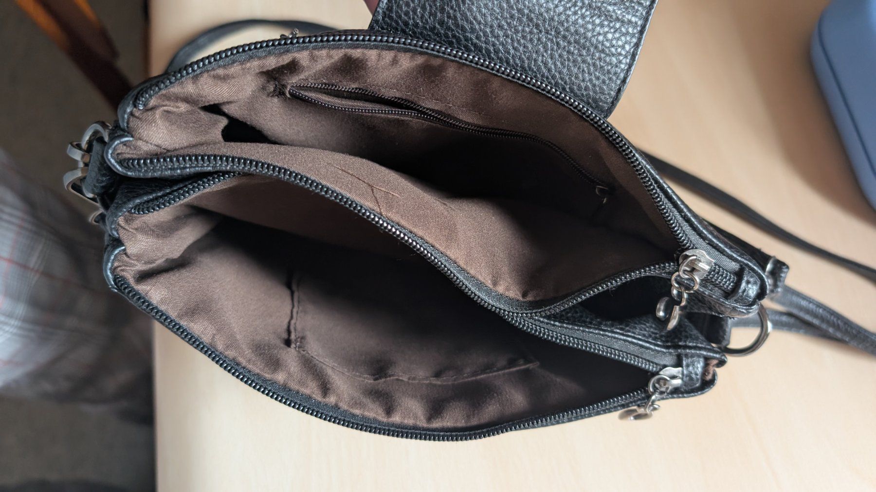 Sacs femmes: Handtasche schwarz klein und handlich – D'occasion à Ittigen par stoney63 5