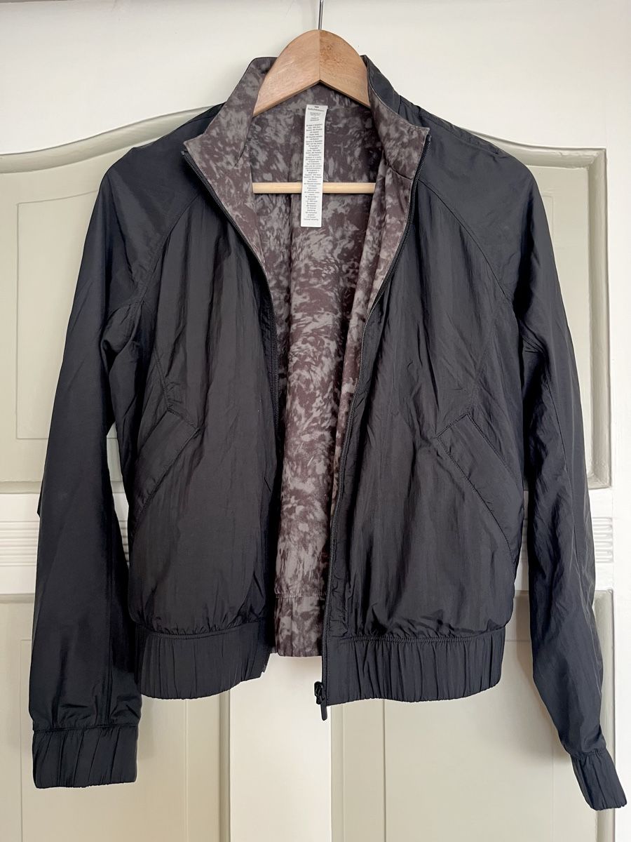 Lululemon Giacche: Schöne Bomberjacke von Lululemon – Usato da Zürich venduto da bec_p9dy 1