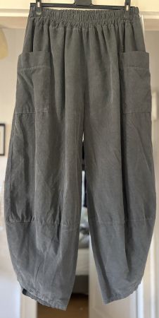 PANTALONS EN FIN VELOURS! M NOUVEAUTÉ 2026/27