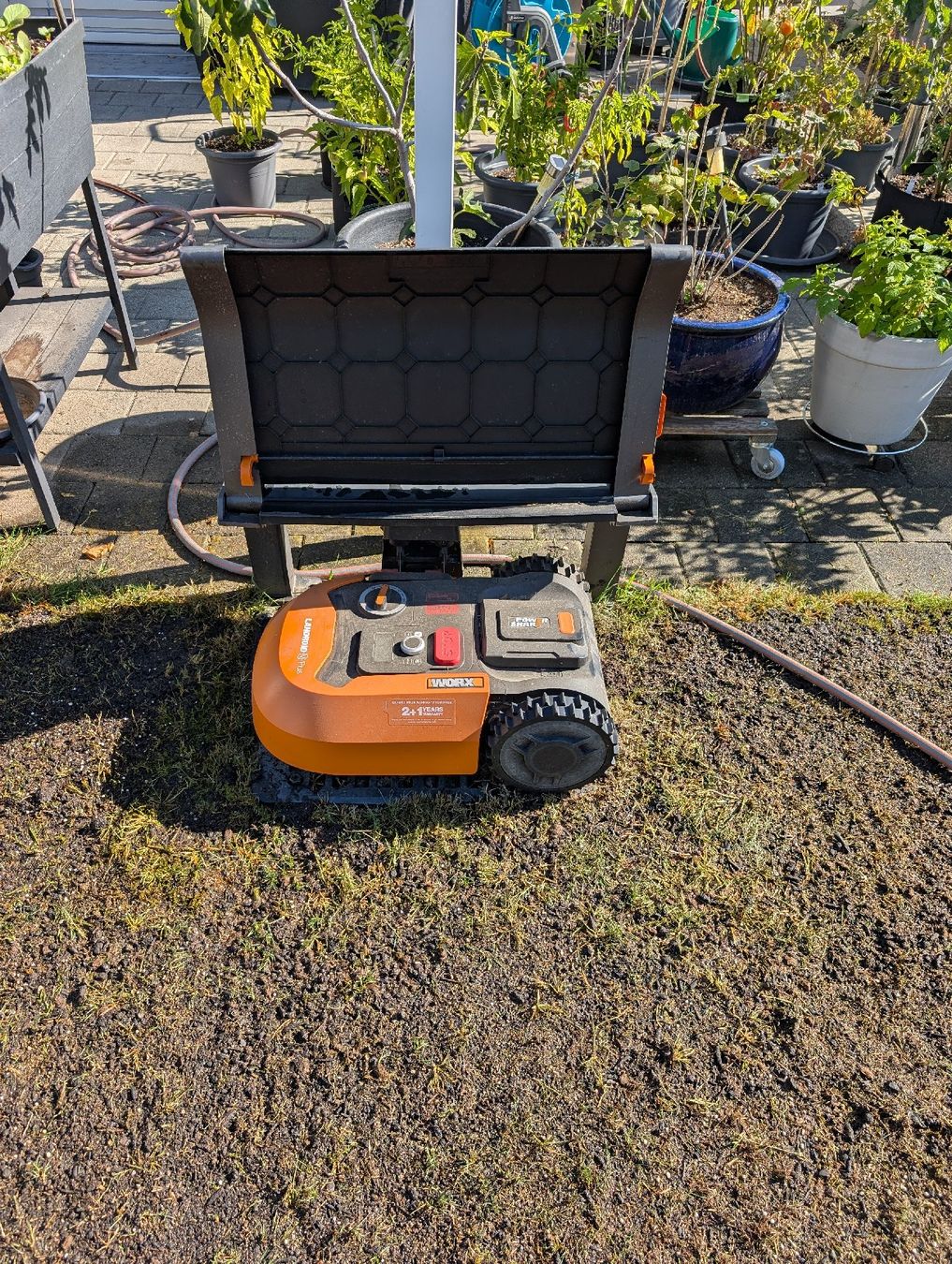 Worx Rasenmäher: Worx Landroid M700plus mit Garage – Gebraucht aus Hüttikon von Kritikos