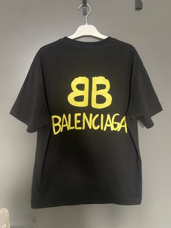 Tee-shirt Balenciaga noir taille L logo jaune état neuf ☀️
