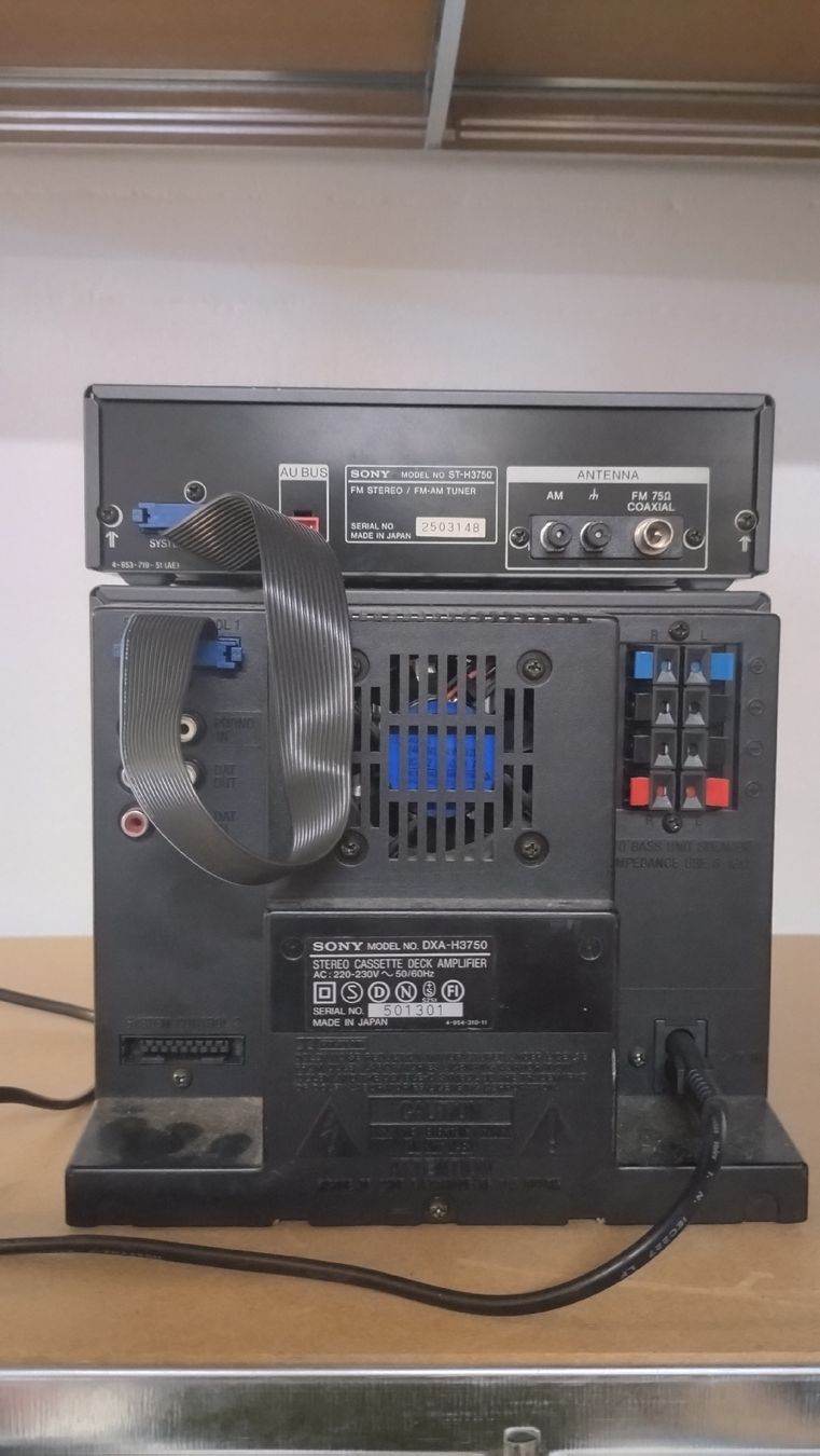 Sony Multimediaplayer & Streamer: Système Hi-Fi Sony MHC-3750  – Defekt aus Farvagny-le-Grand von LaCaverne 4