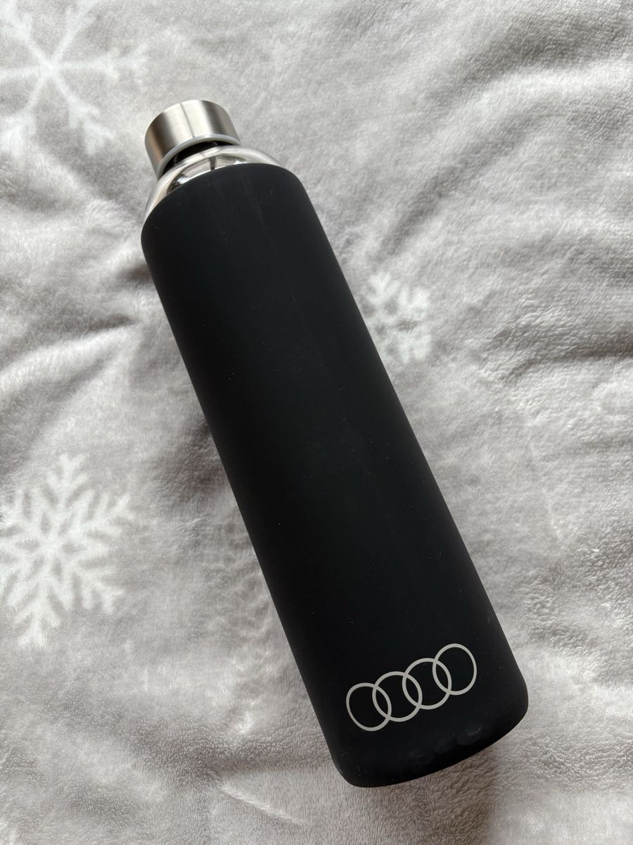Borracce & Thermos: AUDI Trinkflaschen 1l Glas – Nuovo e nell'imballaggio originale da Schaffhausen venduto da Flellyti