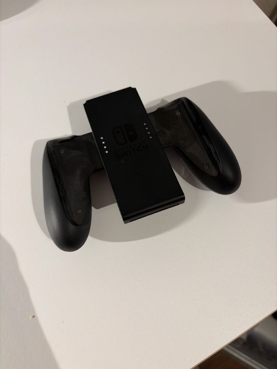 Nintendo Console: Nintendo Switch Konsole Grau – Usato da Riedholz venduto da Jeff_13 3