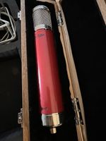 Avantone  CV 12. Tube Studio Mic Top