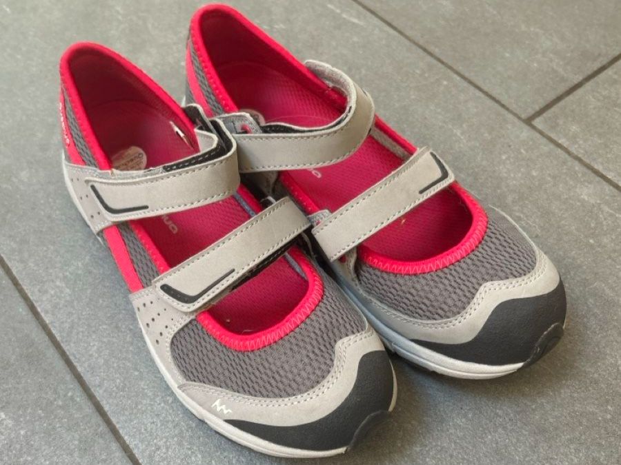 Decathlon Scarpe da donna: Quechua Sommerschuhe Grösse 37 – Usato da Iseltwald venduto da Waldisch