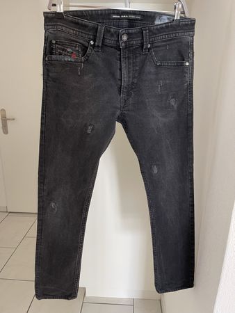 Diesel Herren Jeans – Modell THAVAR – Slim / Skinny