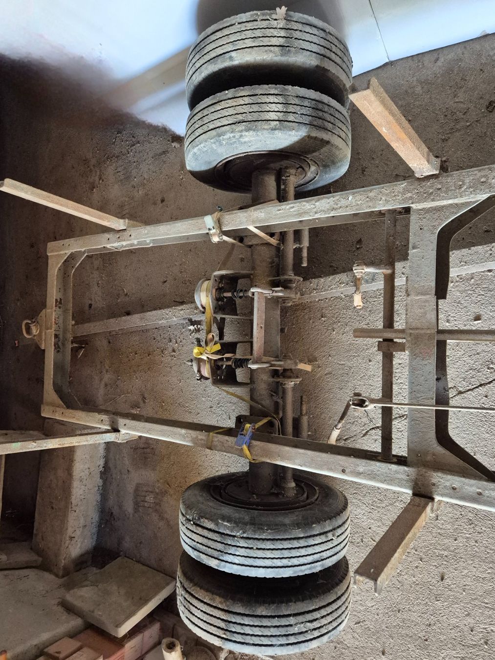 Remorques: Anhänger Chassis und Achse – Défectueux à Reitnau par chosli02 2