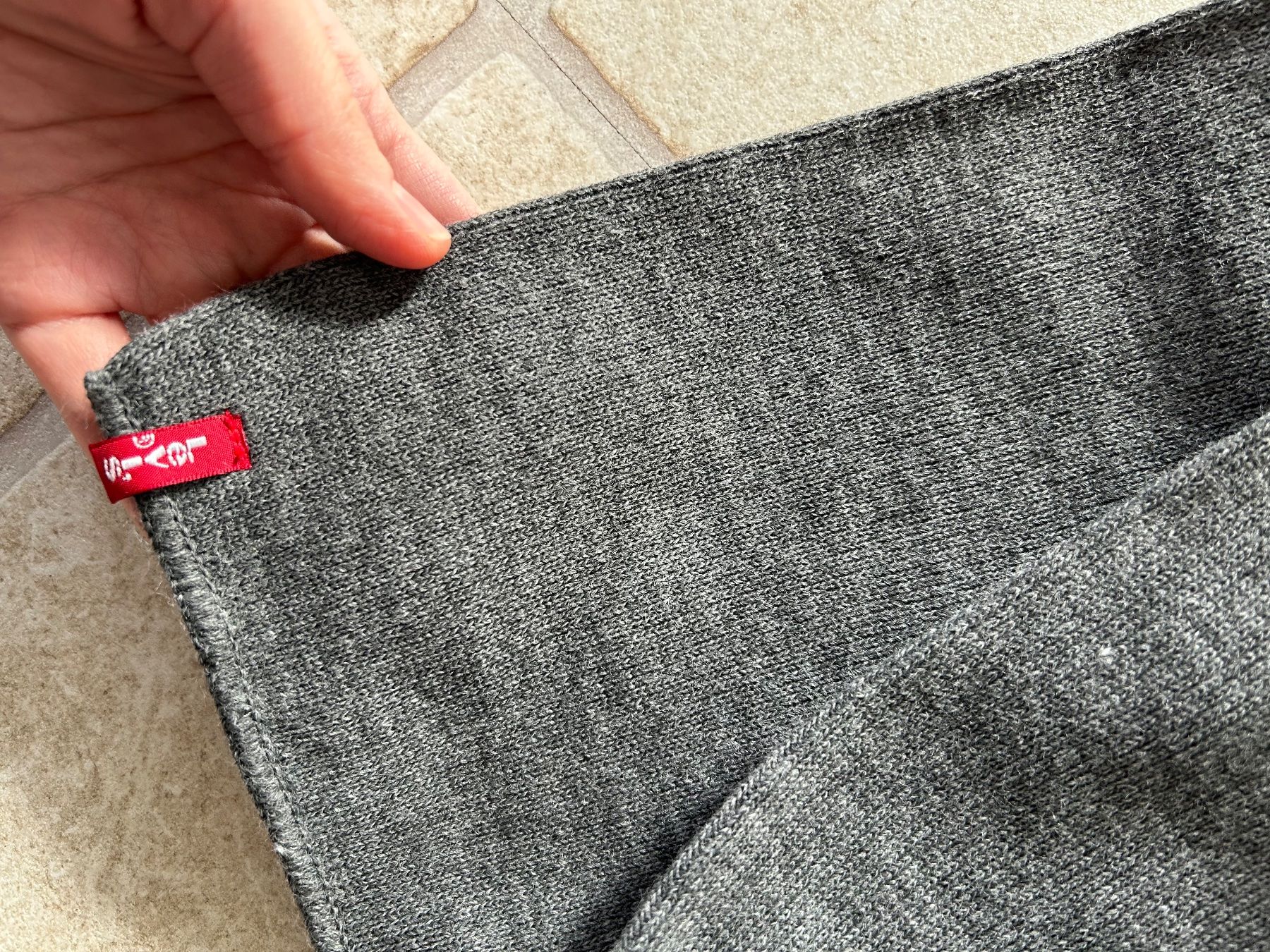 Levi's Foulard & Sciarpe: Écharpe grise unisexe Levis – Nuovo e nell'imballaggio originale da Courroux venduto da Yermakova 3