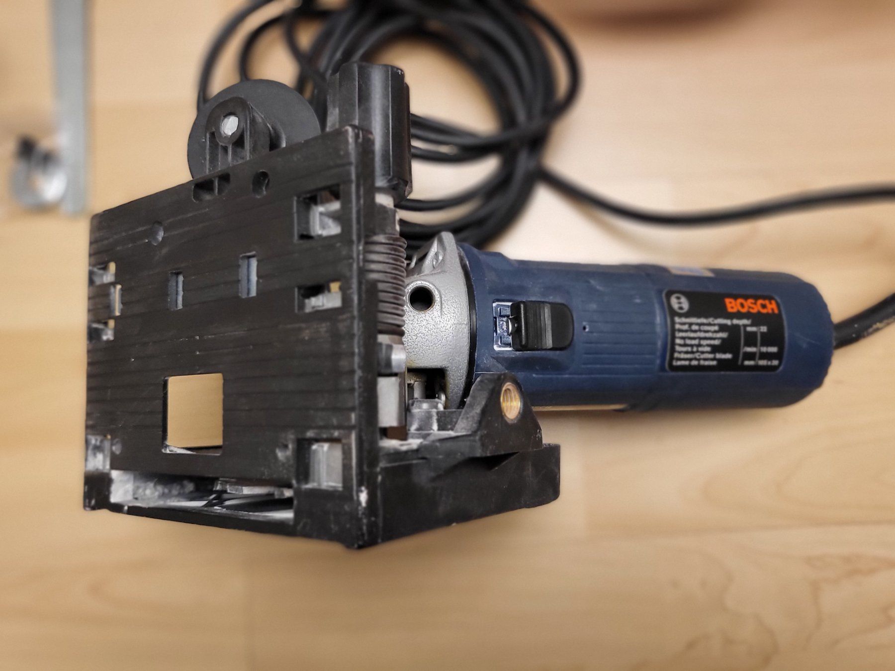 Alle Maschinen: Bosch GUF 4-22 A mit Koffer – Gebraucht aus Pfäffikon ZH von telve 2
