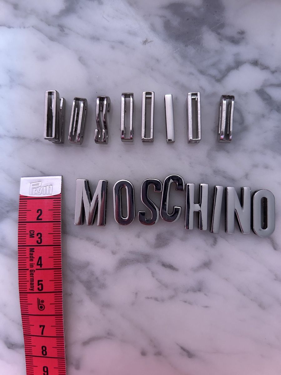 Tutte le decorazioni: Authentic Moschino letter set, silver tone – Usato da Biel/Bienne venduto da zit_v5yc 1