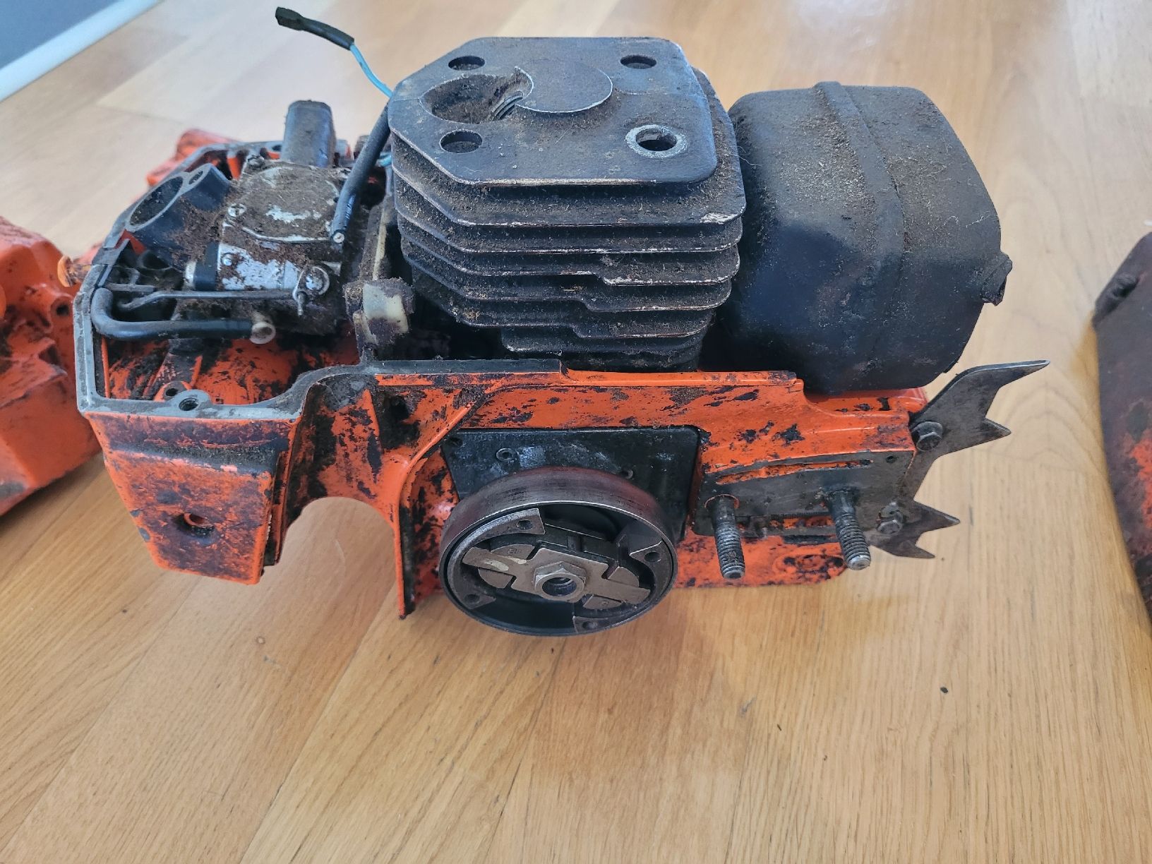 Tutte le macchine: Husqvarna 254 pour pièces – Usato da Thônex venduto da Jankhee 2