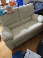 2 gemütliche Leder-Couch in Beigegrau zu verkaufen!.